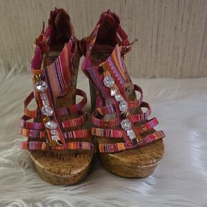 Report/Champagne - Colorful Strappy Wedge Sandals